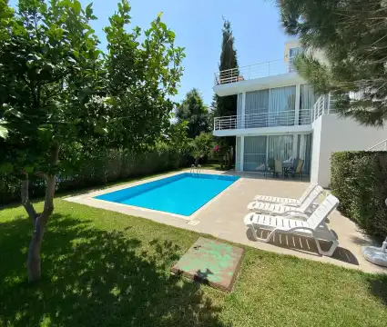 Antalya’da Uygun Fiyatlı Plajlara Yakın, Modern ve Özel Havuzlu Tatil Villası