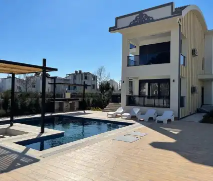 Antalya'da Denize 5 Dakika Mesafede Jakuzi ve Bahçeli Lüks Villa Tatil