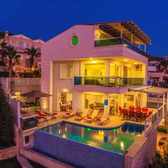 Kalkan'da Plaja 550 Metre Mesafede Sonsuzluk Havuzlu Deniz Manzaralı Villa