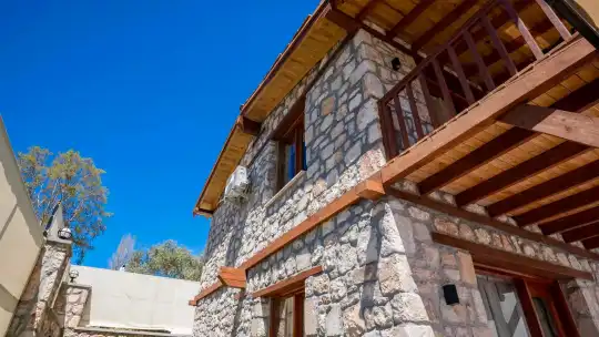 Kalkan’da Balayı Çiftlerine Özel Korunaklı Bahçe ve Havuz Alanıyla Tam Mahremiyet Sunan Villa