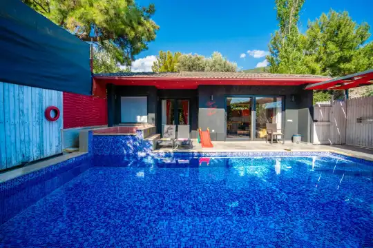 Kalkan İslamlar’da Huzur Dolu Bir Tatil İçin Jakuzili Balayı Villası
