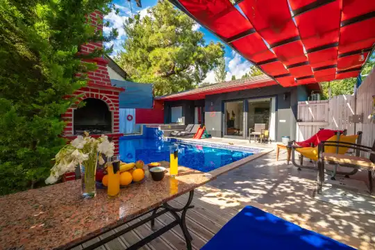 Kalkan İslamlar’da Huzur Dolu Bir Tatil İçin Jakuzili Balayı Villası