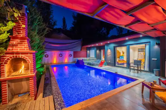 Kalkan İslamlar’da Huzur Dolu Bir Tatil İçin Jakuzili Balayı Villası