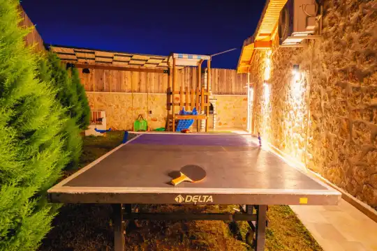 Kalkan Akbel’de Kapalı Isıtmalı Havuzlu Jakuzili Modern Tasarımlı Villa