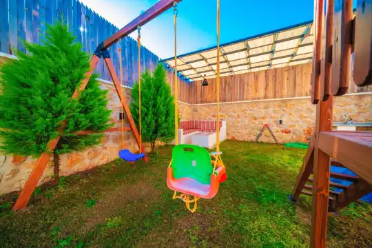 Kalkan Akbel’de Kapalı Isıtmalı Havuzlu Jakuzili Modern Tasarımlı Villa