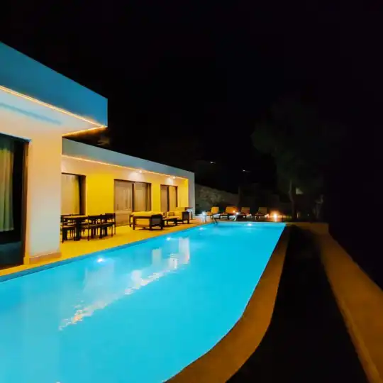 Kalkan İslamlar'da Jakuzili, Havuzlu ve Panoramik Deniz Manzaralı Lüks Villa