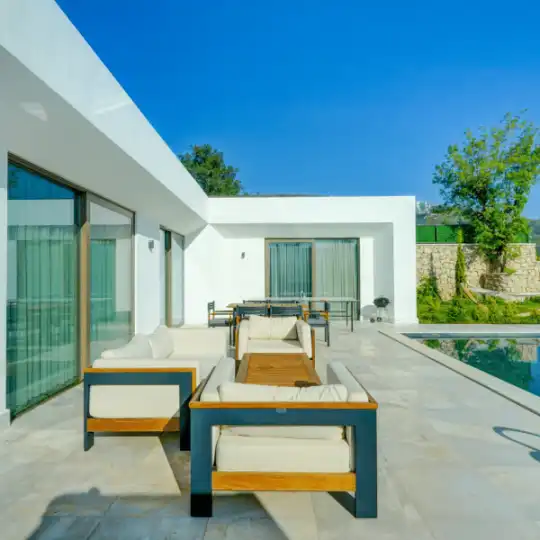 Kalkan İslamlar'ın Göbeğinde 3 Yatak Odalı, 6 Kişilik Jakuzili ve Panoramik Deniz Manzaralı Lüks Villa