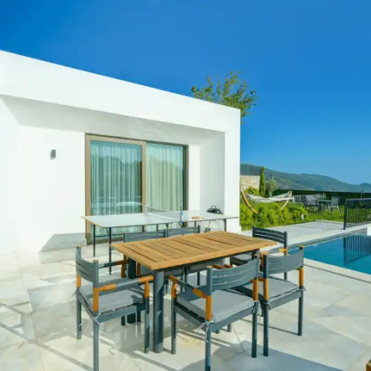 Kalkan İslamlar'ın Göbeğinde 3 Yatak Odalı, 6 Kişilik Jakuzili ve Panoramik Deniz Manzaralı Lüks Villa