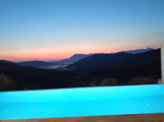 Kalkan Merkeze Yakın, Jakuzili ve Deniz Manzaralı Muhafazakar Villa