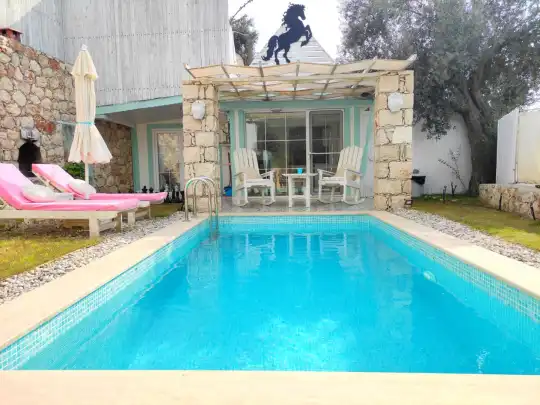 Kalkan Akbel’de 2 Kişilik, Jakuzili ve Özel Havuzlu Balayı Villası