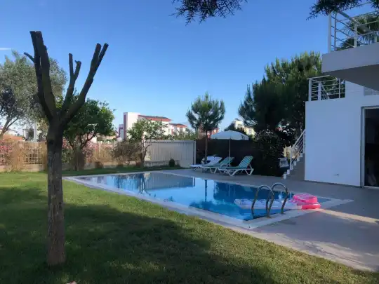  Belek’te Korunaklı Havuzlu, Güvenlikli Site İçinde Lüks Tatil Villası 