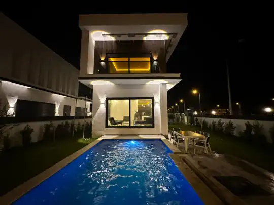 Antalya Belek'te Geniş Teraslı ve Özel Havuzlu Villa