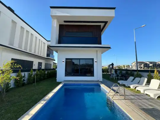 Antalya Belek'te Geniş Teraslı ve Özel Havuzlu Villa