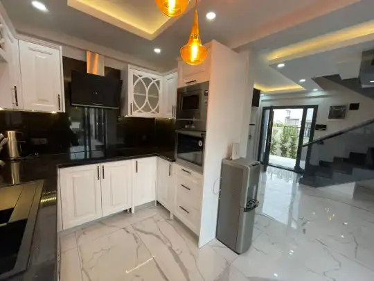 Antalya Belek'te Plaja Yakın Jakuzili ve Özel Havuzlu Modern Villa