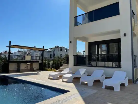 Antalya'da Denize 5 Dakika Mesafede Jakuzi ve Bahçeli Lüks Villa Tatil