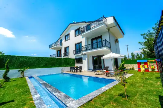 Fethiye'de Kalabalık Ailelere Uygun, Özel Havuzlu ve 6 Kişilik Lüks Tatil Villası