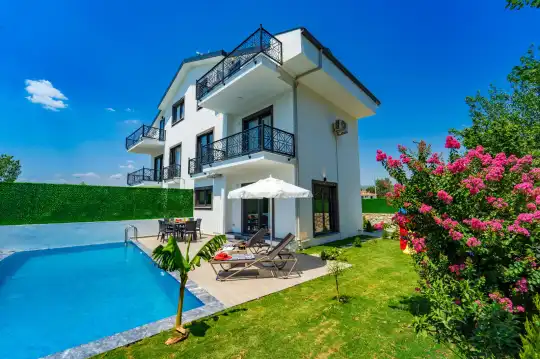 Fethiye'de Kalabalık Ailelere Uygun, Özel Havuzlu ve 6 Kişilik Lüks Tatil Villası