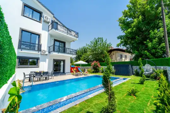 Fethiye'de Kalabalık Ailelere Uygun, Özel Havuzlu ve 6 Kişilik Lüks Tatil Villası