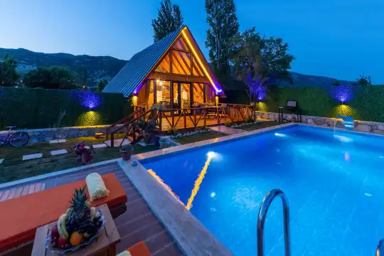 Kalkan'da Balayı ve Küçük Aileler İçin Konforlu, Şık Tasarımlı Villa