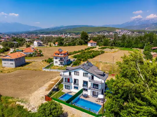 Fethiye Seydikemer'de Kalabalık Aileler İçin 8 Kişilik Tatil Villası