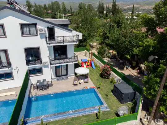 Fethiye Seydikemer'de Kalabalık Aileler İçin 8 Kişilik Tatil Villası