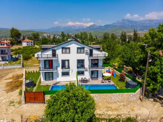 Fethiye Seydikemer'de Kalabalık Aileler İçin 8 Kişilik Tatil Villası