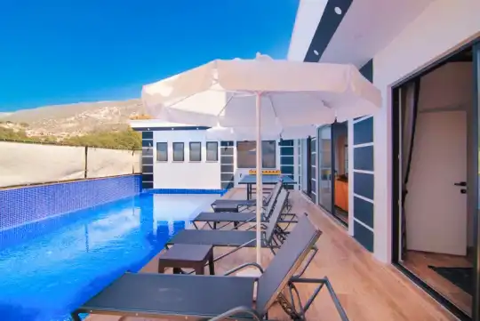 Kalkan Akbel’de Kapalı Sıcak Havuzlu, Jakuzili Muhafazakar Villa