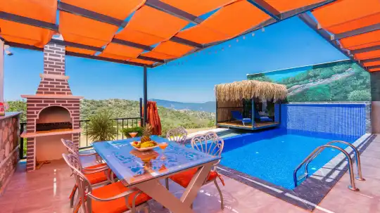 Kalkan'da Korunaklı Geniş Havuzlu, Modern ve Konforlu Jakuzili Villa