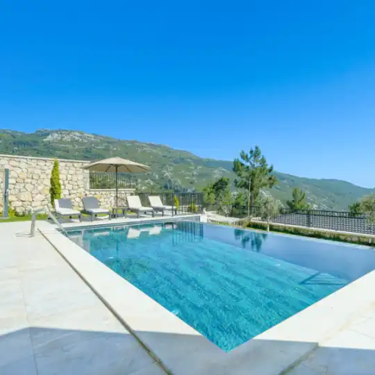 Kalkan İslamlar'da 3 Yatak Odalı, 6 Kişilik Jakuzili ve Panoramik Deniz Manzaralı Lüks Villa