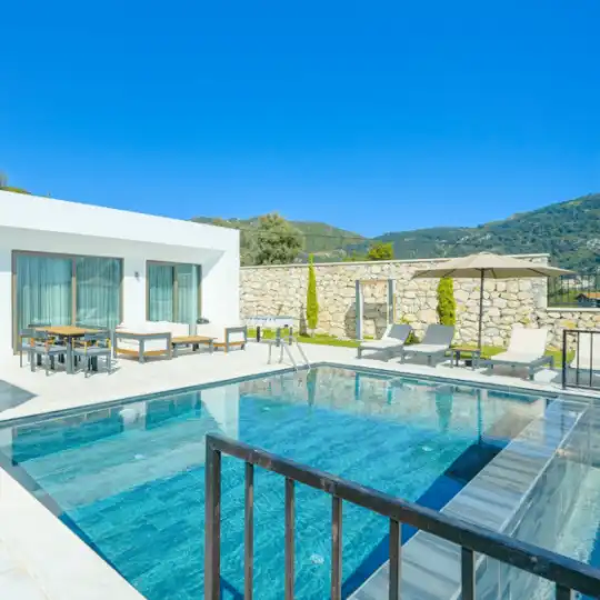 Kalkan İslamlar'da 3 Yatak Odalı, 6 Kişilik Jakuzili ve Panoramik Deniz Manzaralı Lüks Villa