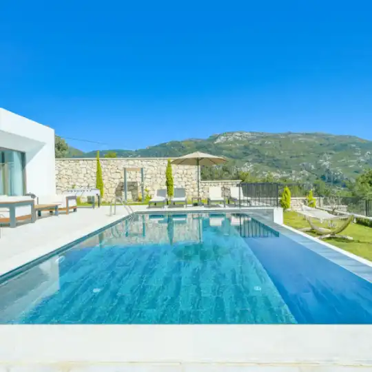 Kalkan İslamlar'da 3 Yatak Odalı, 6 Kişilik Jakuzili ve Panoramik Deniz Manzaralı Lüks Villa