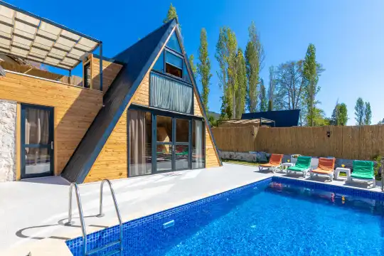 Kalkan Akbel’de 7,5 Metre Havuzlu, Doğa Manzaralı Kiralık Villa