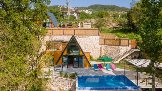 Doğa Manzaralı, 2 Yatak Odalı ve Modern Tasarımlı Kiralık Villa