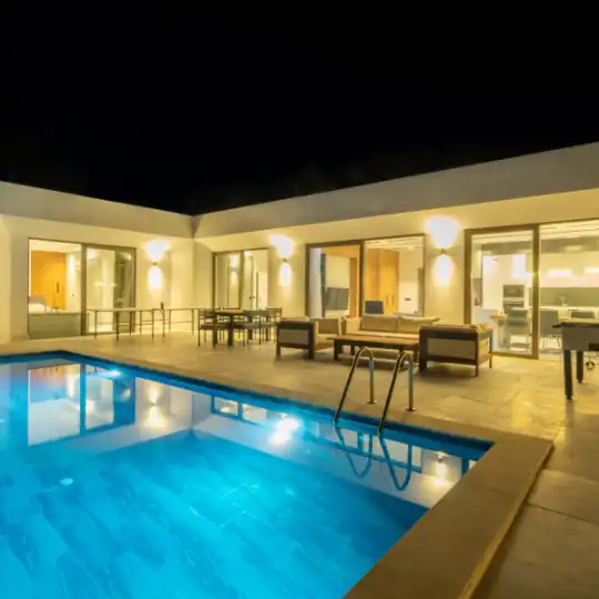 Kalkan İslamlar'da 6 Kişilik, Jakuzili 3 Yatak Odalı, Panoramik Deniz Manzaralı Lüks Villa