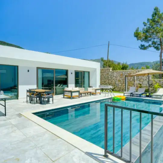 Kalkan İslamlar'da 6 Kişilik, Jakuzili 3 Yatak Odalı, Panoramik Deniz Manzaralı Lüks Villa