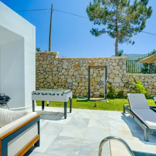 Kalkan İslamlar'da 6 Kişilik, Jakuzili 3 Yatak Odalı, Panoramik Deniz Manzaralı Lüks Villa