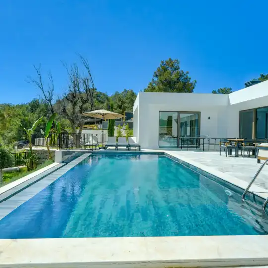 İslamlar'da 3 Yatak Odalı, 6 Kişilik Jakuzili ve Doğa İçinde Lüks Villa