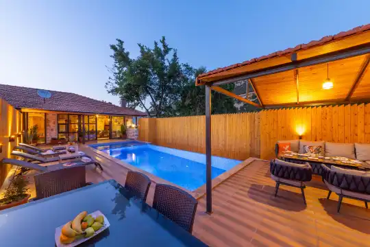Kalkan’da 7 Kişilik Kapasiteli, Modern ve Şık Tasarımlı Villa
