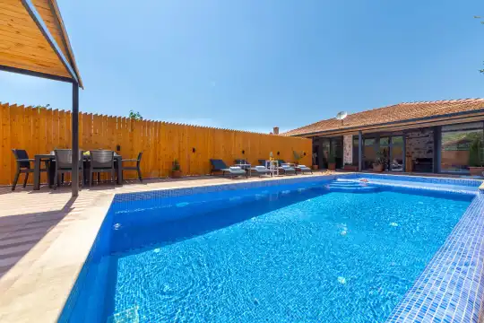 Kalkan’da 7 Kişilik Kapasiteli, Modern ve Şık Tasarımlı Villa