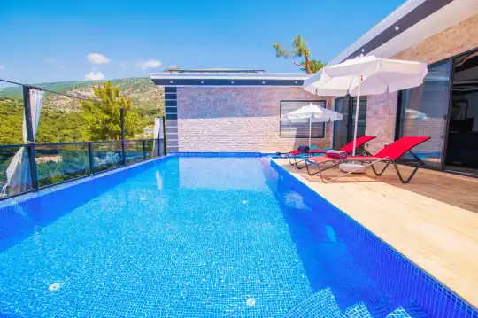 Kalkan’da Kapalı Isıtmalı Havuzlu, Jakuzili, 4 Kişilik Muhafazakar Lüks Villa