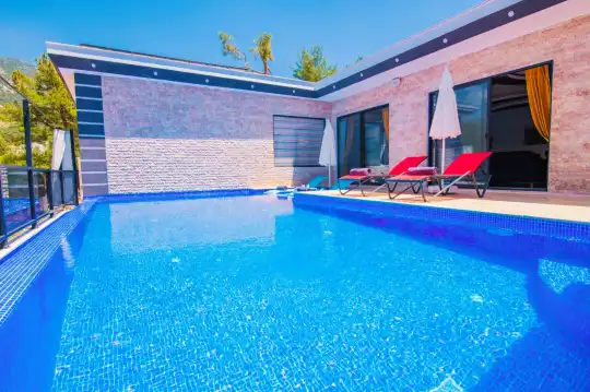 Kalkan’da Kapalı Isıtmalı Havuzlu, Jakuzili, 4 Kişilik Muhafazakar Lüks Villa