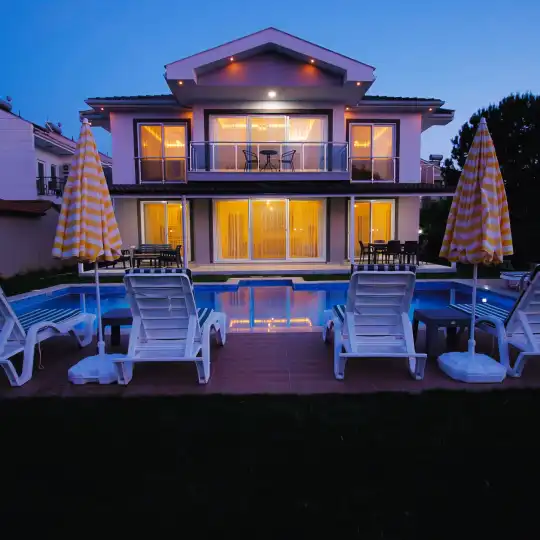 Dalyan’ın Doğasında Geniş Bahçeli Özel Yüzme Havuzlu Villa