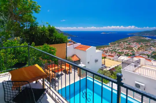 Kalkan Kızıltaş’ta Deniz ve Doğa Manzaralı Lüks Tatil Villası