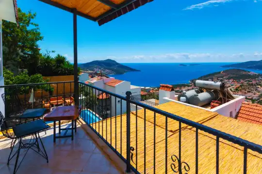 Kalkan Kızıltaş’ta Deniz ve Doğa Manzaralı Lüks Tatil Villası