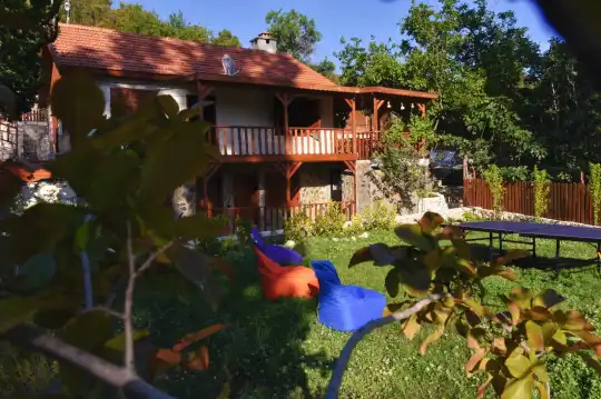 Kaş Merkezine Yakın, 5 Yatak Odalı ve 3 Banyolu Lüks Villa