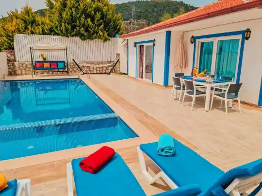 Kalkan'da Gözlerden Uzak, Doğanın İçinde Geniş Ailelere ve Muhafazakar Tatilcilere Özel Lüks Villa