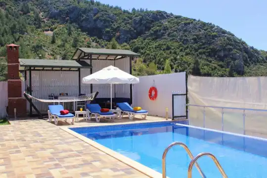 Kalkan’da Doğa ile İç İçe Lüks, Huzurlu Tatil, Havuzlu ve Jakuzili Villa