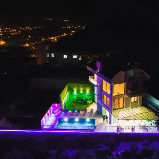 Antalya Demre’de Deniz ve Doğa Manzaralı, Çocuk Havuzlu, Korunaklı, 12 Kişilik Lüks Villa