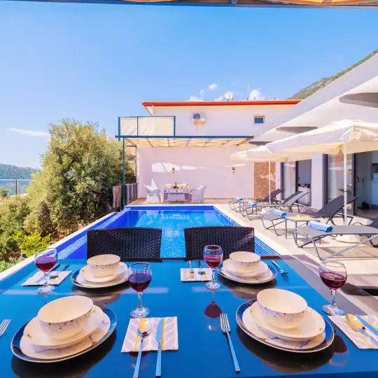 Kalkan Merkeze ve Ünlü Plajlara Yürüme Mesafesinde Villa