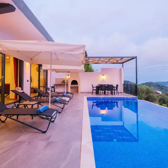 Kalkan Merkeze ve Ünlü Plajlara Yürüme Mesafesinde Villa